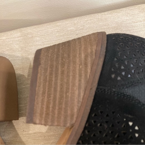 VINCE CAMUTO Sz 9.5 Derindia  Ankle Booties Laser Cut Design Western Style - Picture 7 of 12